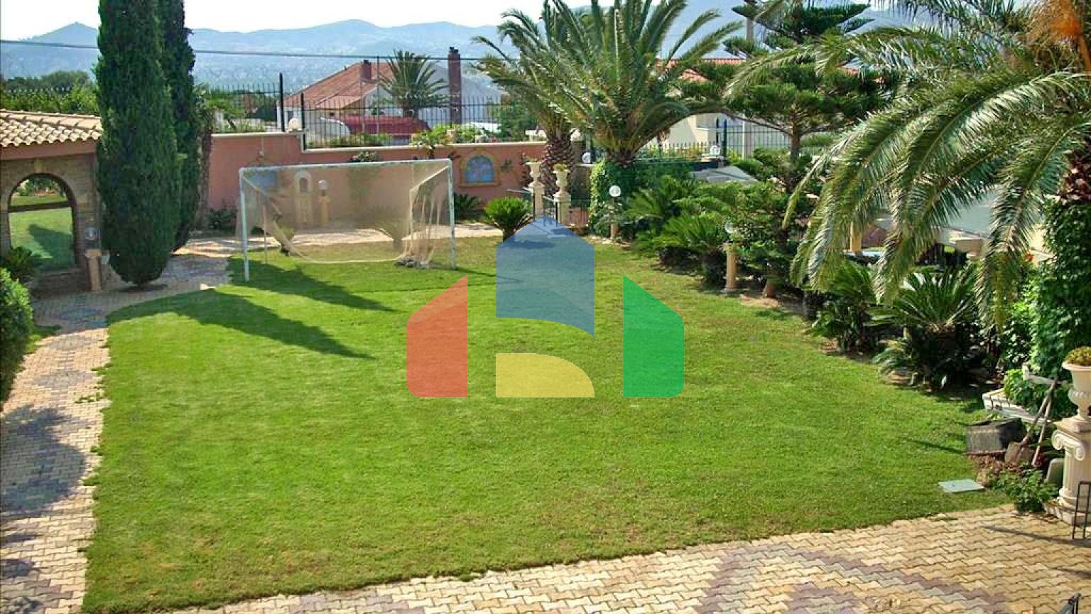 Продаж - Вілла 750 m² в Аттиці