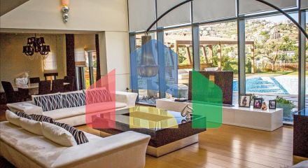 For Sale - Villa 800 m² in Attica