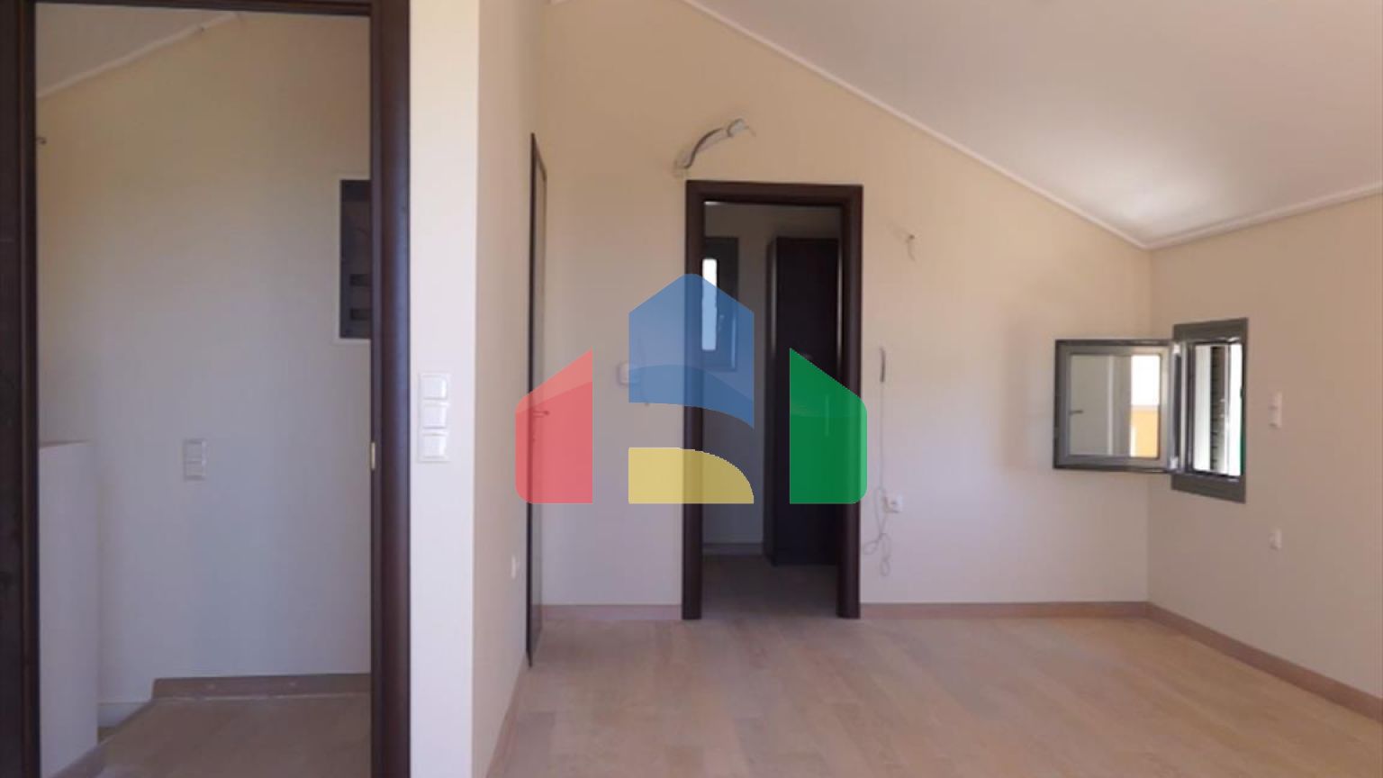 Продаж - Таунхаус 279 m² в Аттиці