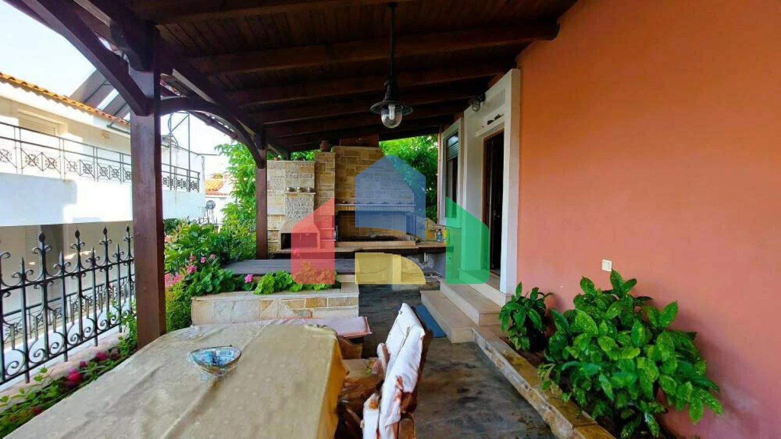 Продаж - Котедж 340 m² в Аттиці