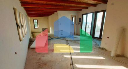 Продаж - Котедж 340 m² в Аттиці