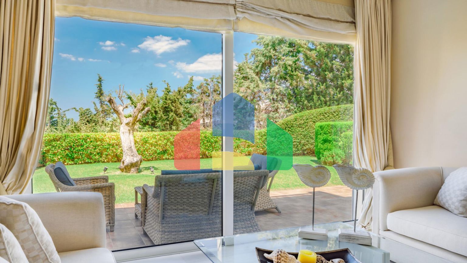 Продаж - Вілла 435 m² в Аттиці