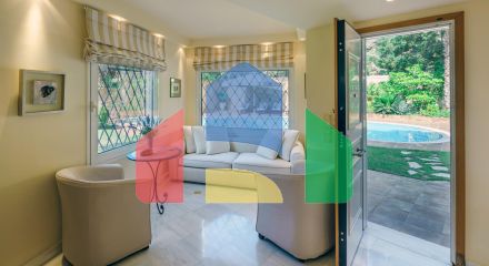 Продаж - Вілла 435 m² в Аттиці