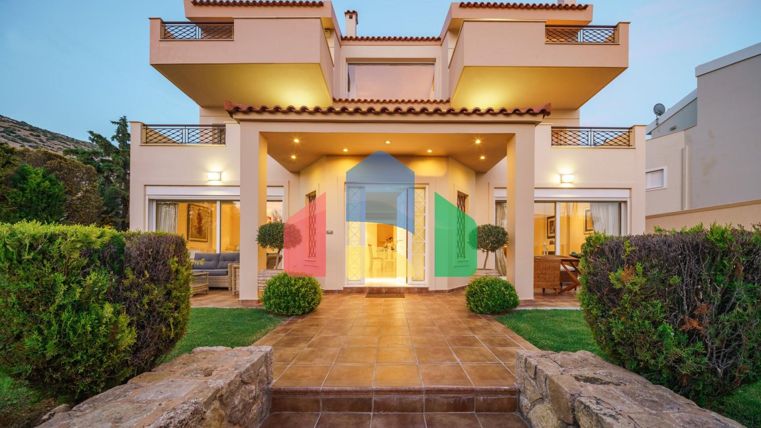 Продаж - Вілла 435 m² в Аттиці