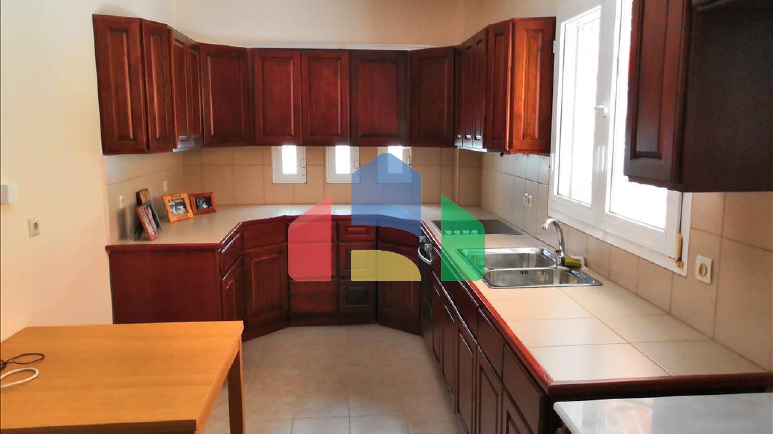 Продаж - Котедж 520 m² в Аттиці