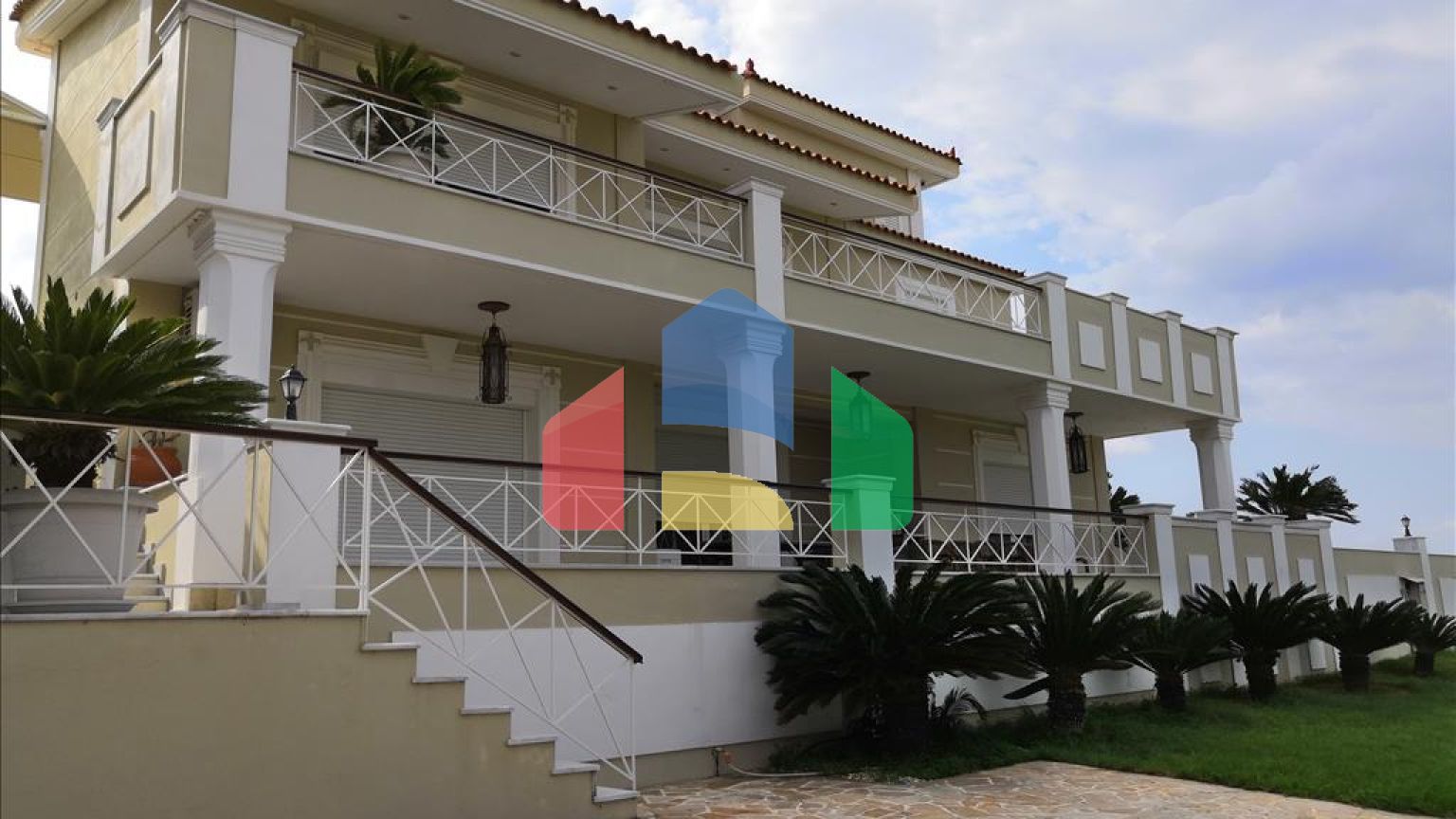 Продаж - Котедж 520 m² в Аттиці