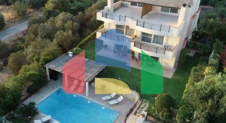 Продаж - Вілла 680 m² в Аттиці