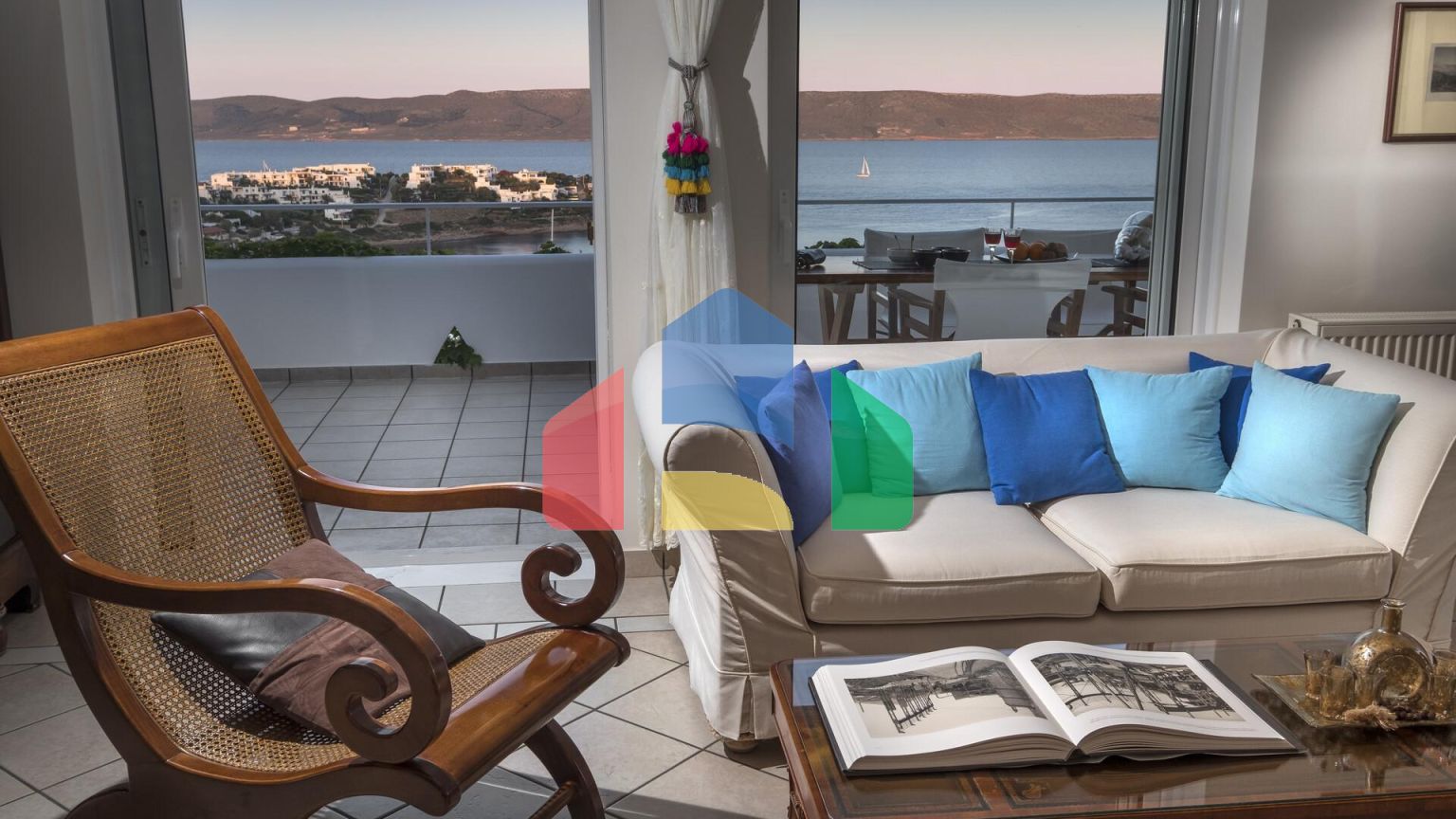 Продаж - Вілла 240 m² в Аттиці