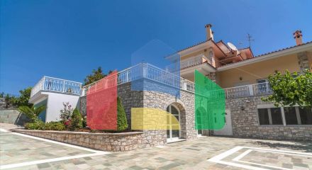 Продаж - Таунхаус 667 m² в Аттиці