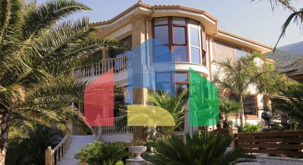 For Sale - Villa 800 m² in Attica