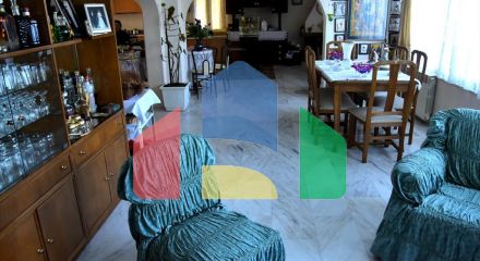 Продаж - Будівля 530 m² в Аттиці