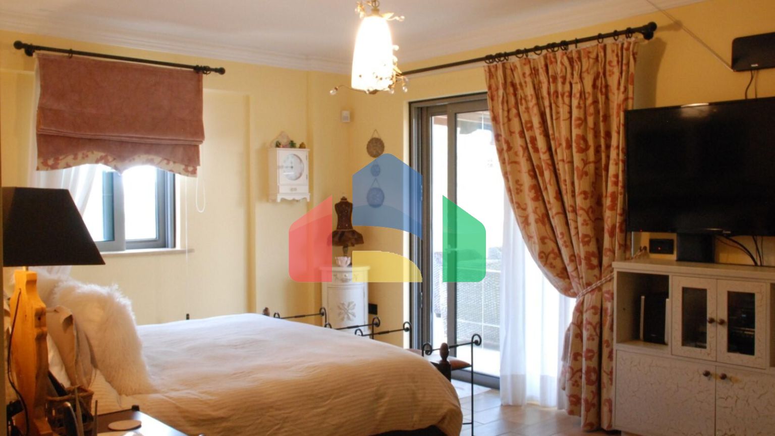 Продаж - Вілла 950 m² в Аттиці