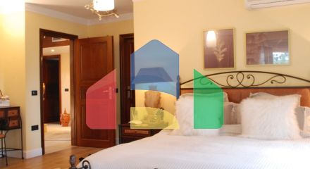 Продаж - Вілла 950 m² в Аттиці