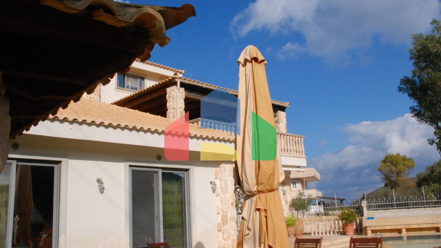 Продаж - Вілла 950 m² в Аттиці