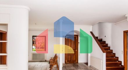 Продаж - Котедж 380 m² в Аттиці