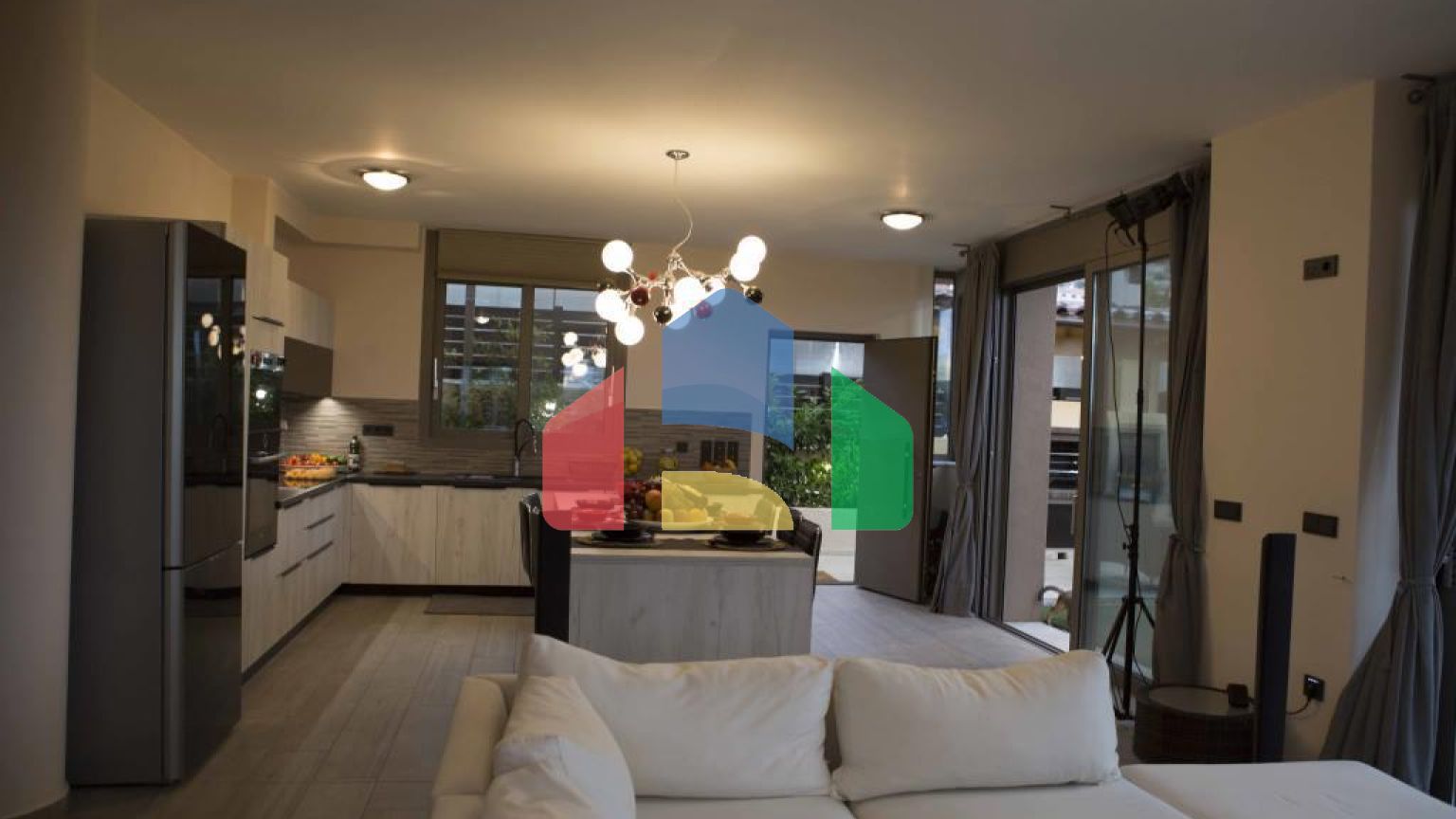 Продаж - Котедж 275 m² в Аттиці