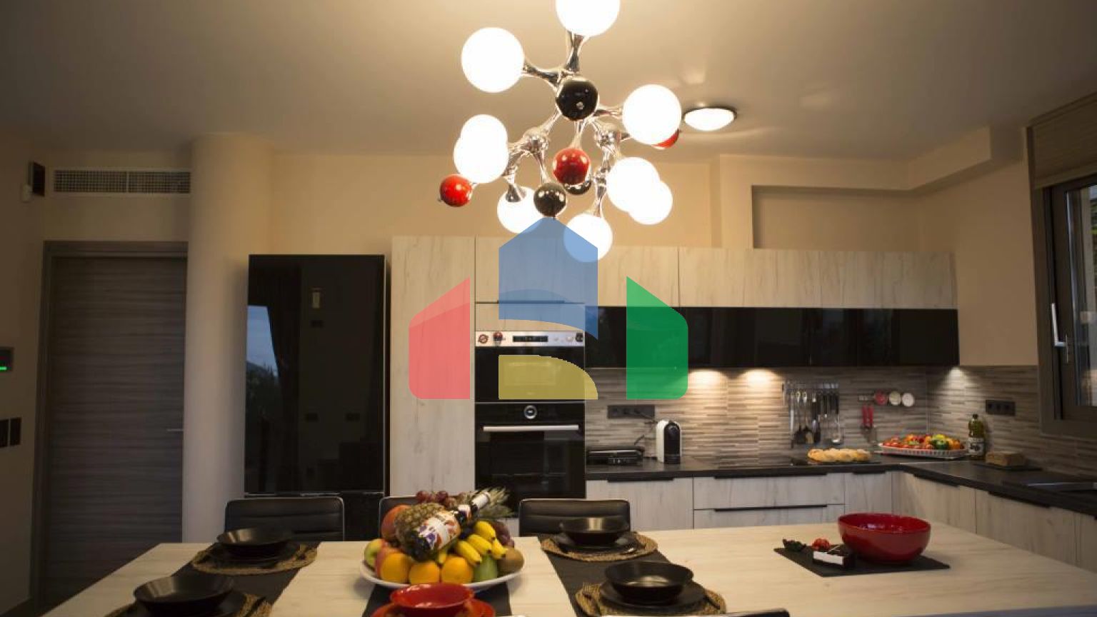 Продаж - Котедж 275 m² в Аттиці