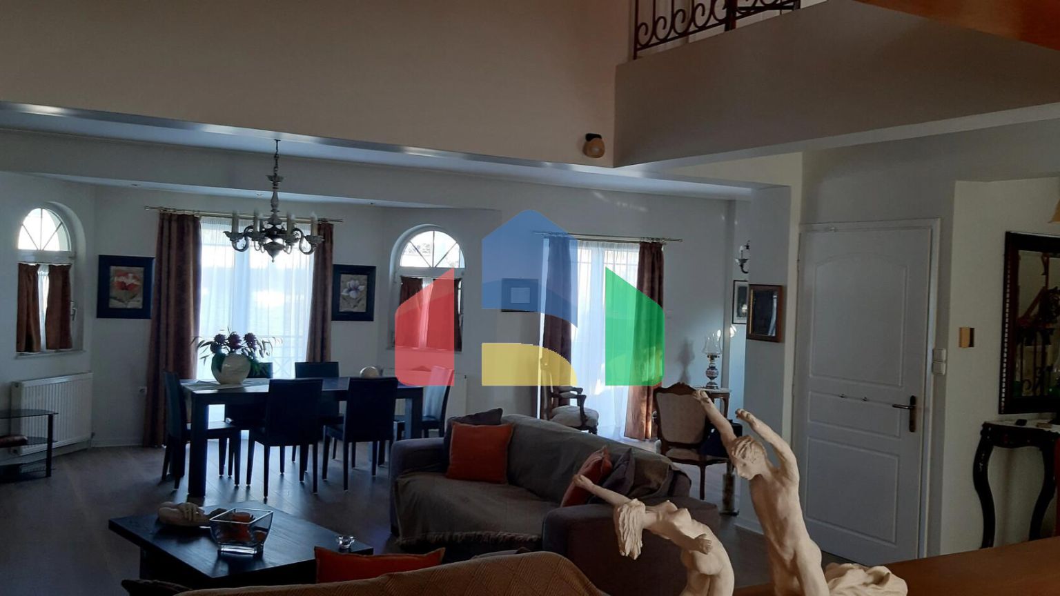 Продаж - Котедж 300 m² в Аттиці