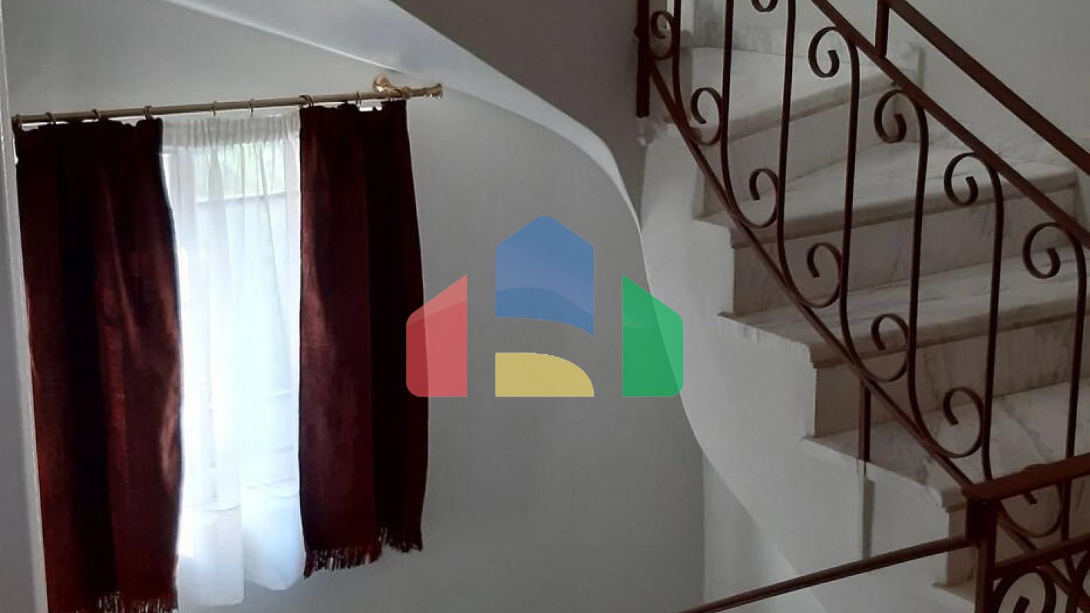 Продаж - Котедж 300 m² в Аттиці