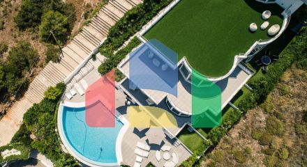 For Sale - Villa 400 m² in Attica