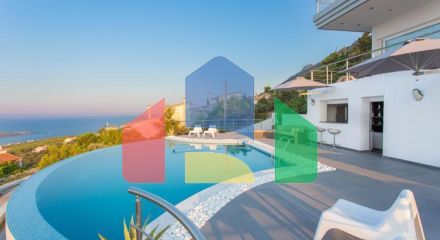 For Sale - Villa 400 m² in Attica