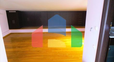 Продаж - Котедж 670 m² в Аттиці