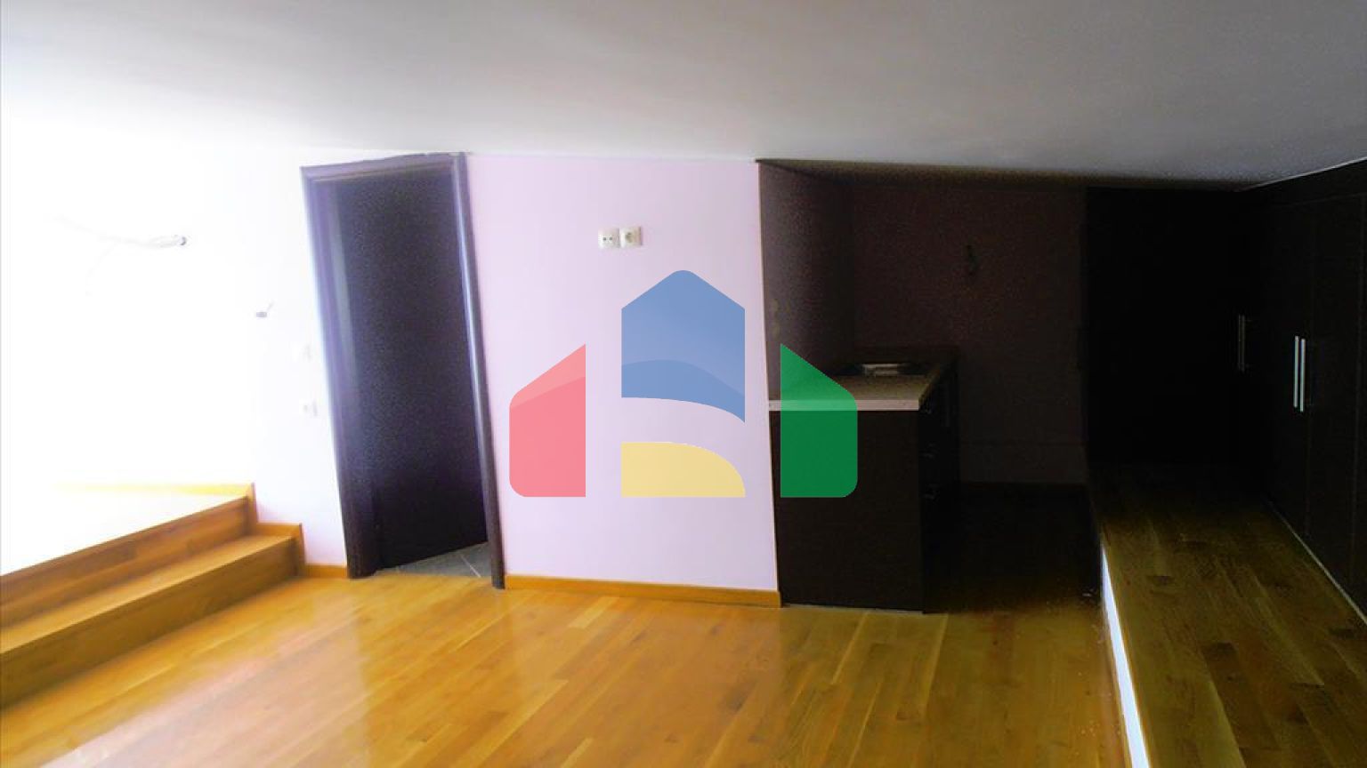 Продаж - Котедж 670 m² в Аттиці