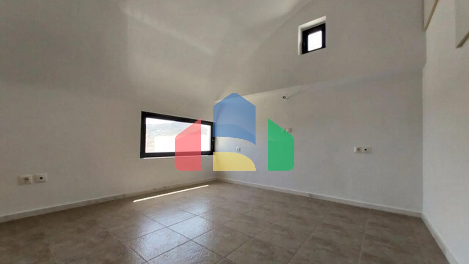 Продаж - Таунхаус 90 m² в Аттиці