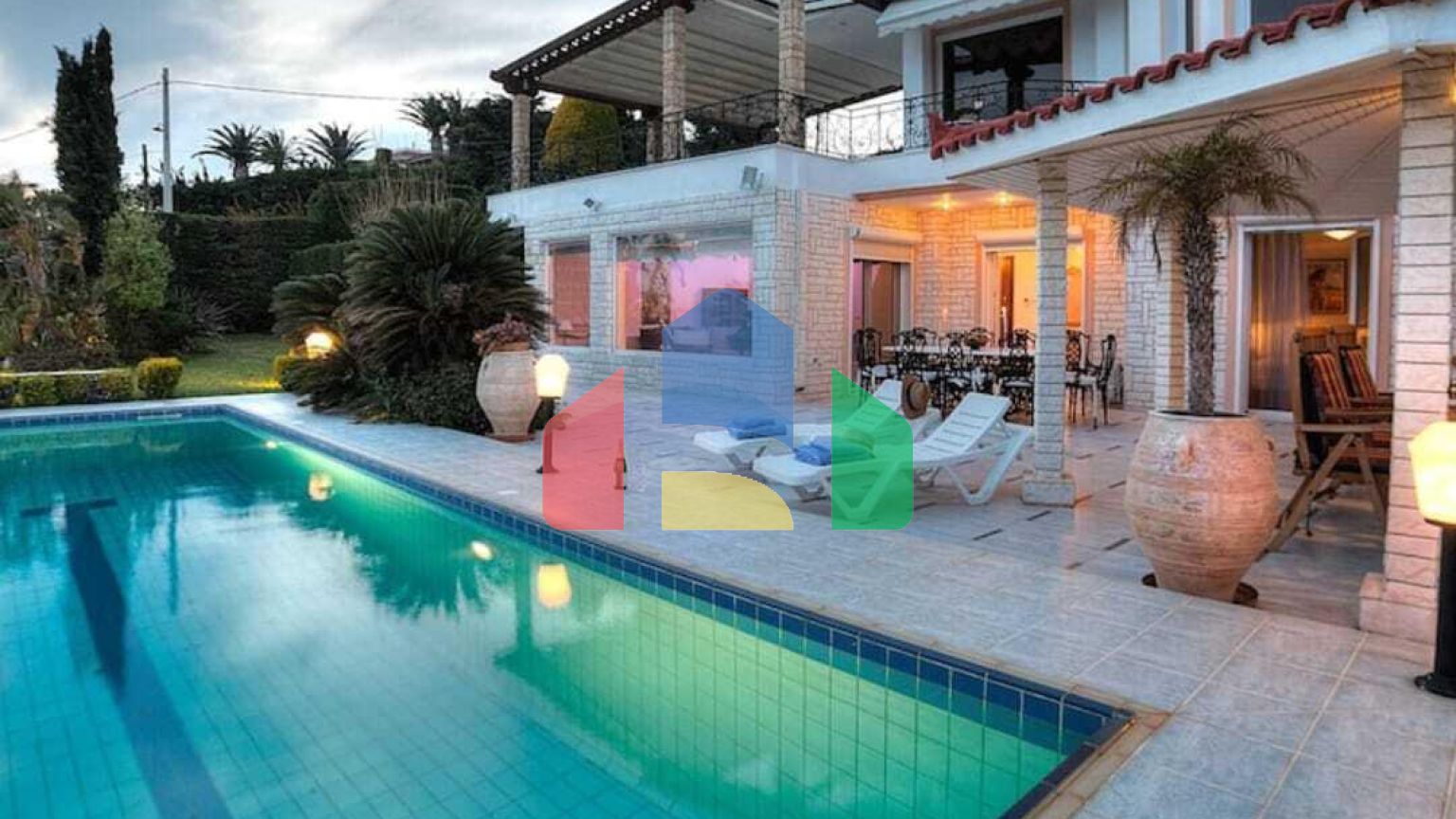 Продаж - Вілла 350 m² в Аттиці