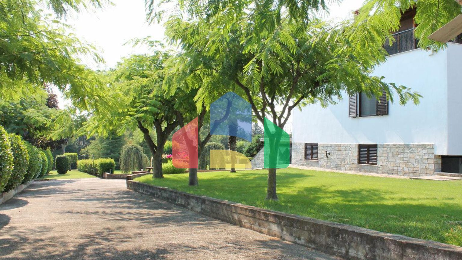 Продажа - Вилла 440 m² на Олимпийской Ривьере