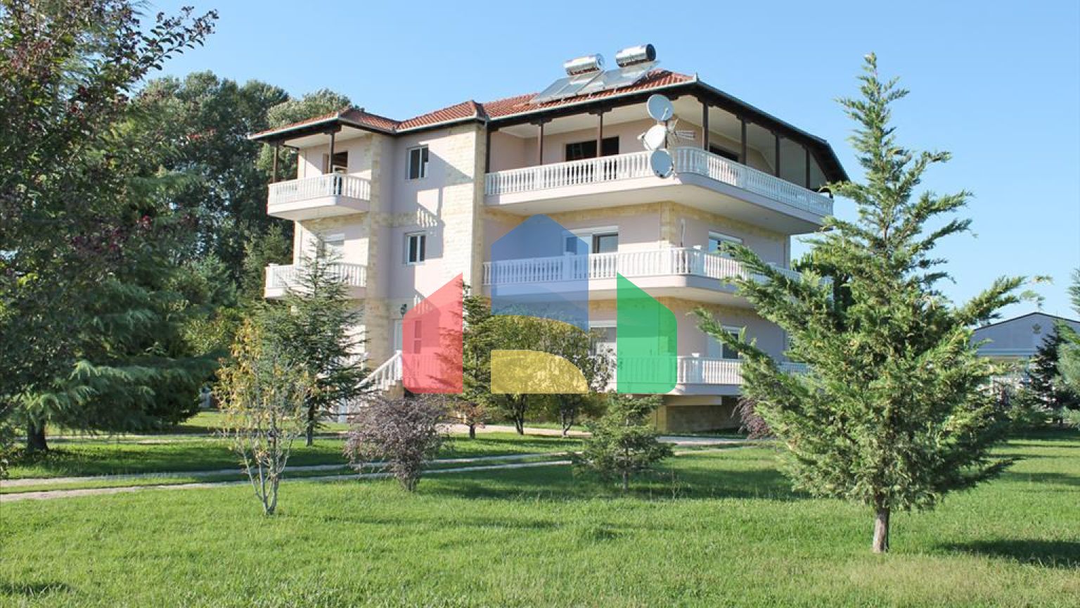 Продаж - Котедж 670 m² на Олімпійській Рив'єрі