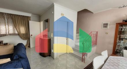 Продаж - Таунхаус 195 m² в передмісті Салонік