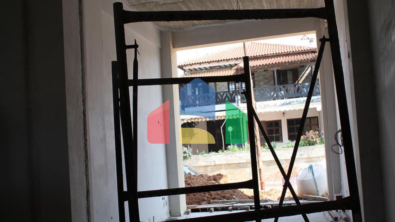 Продаж - Комерційна нерухомість 70 m² в передмісті Салонік