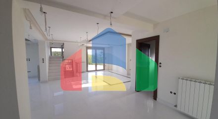 Продаж - Котедж 410 m² в передмісті Салонік