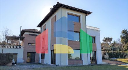 Продаж - Вілла 460 m² в передмісті Салонік
