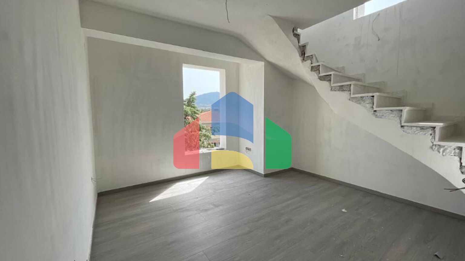 Продажа - Таунхаус 120 m² в пригороде Салоник