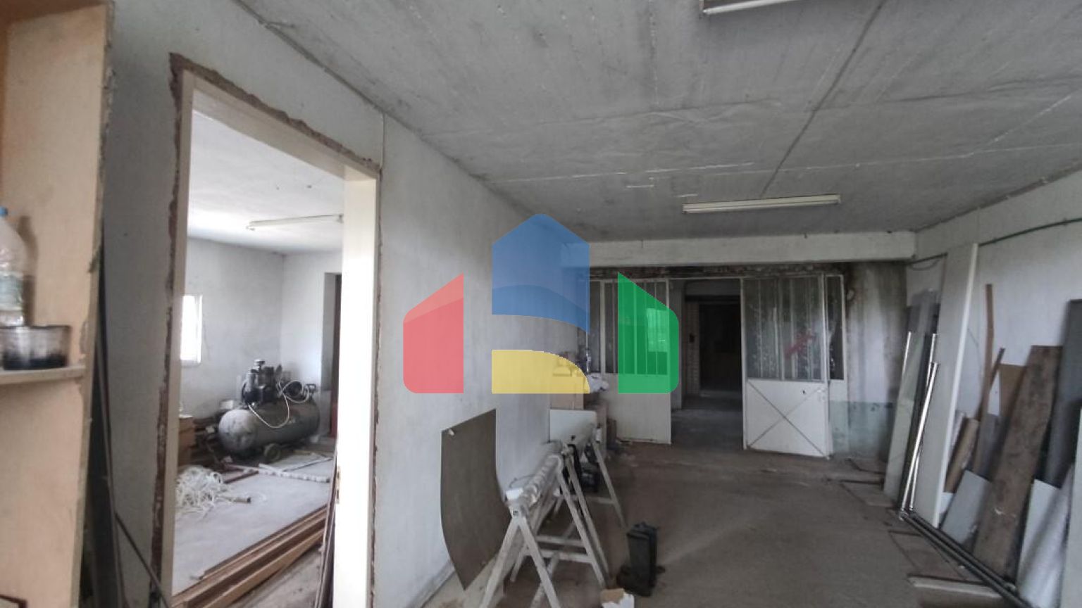 Продажа - Здание 900 m² в пригороде Салоник