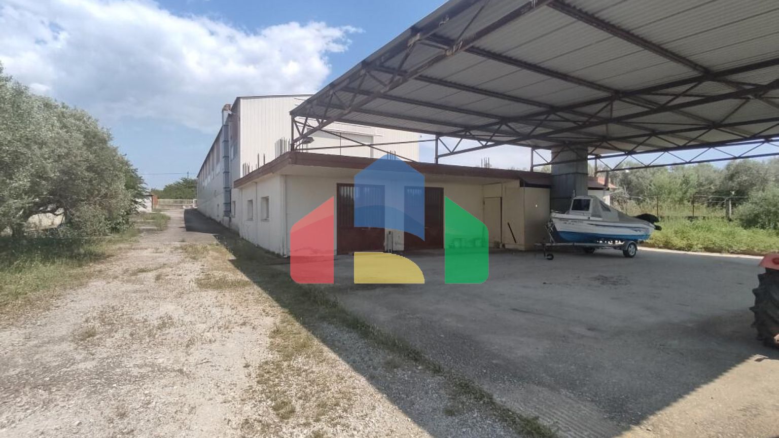 Продажа - Здание 900 m² в пригороде Салоник