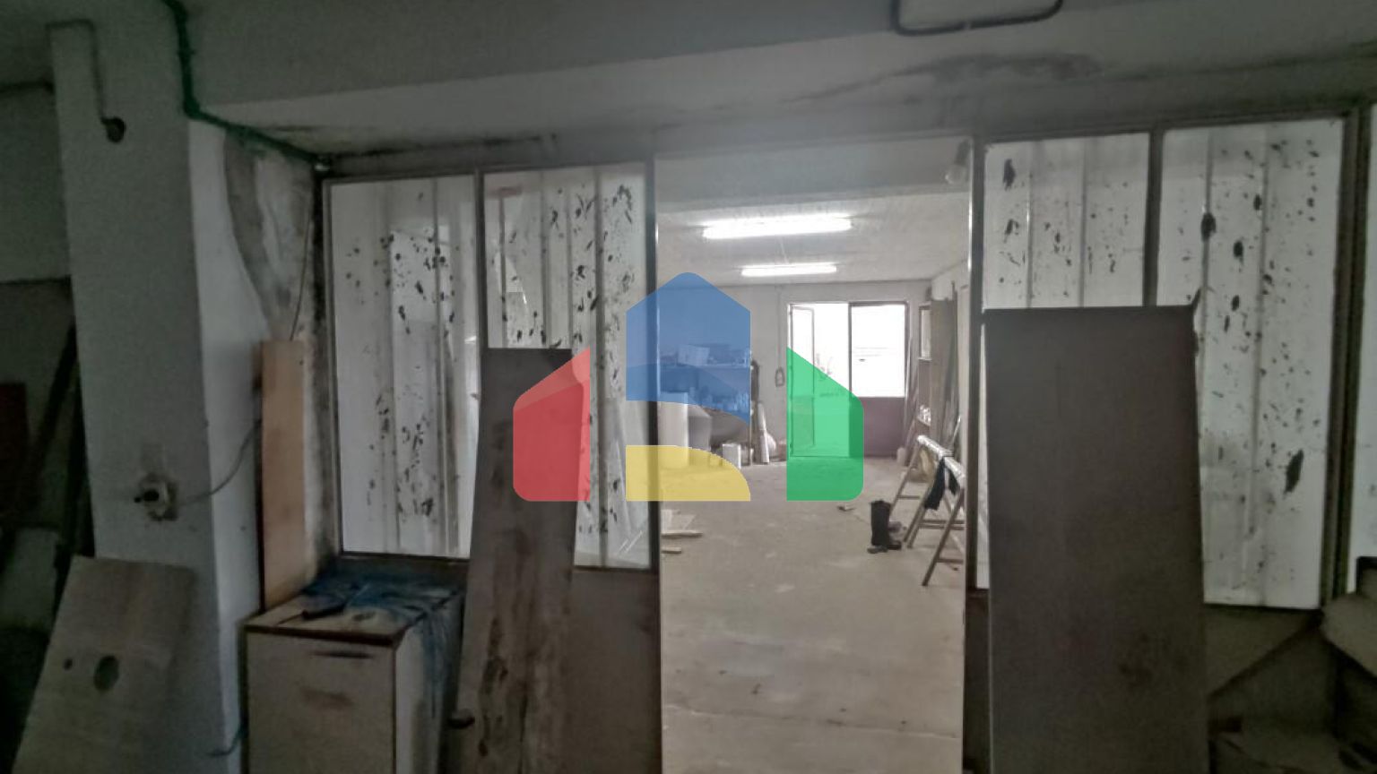 Продажа - Здание 900 m² в пригороде Салоник