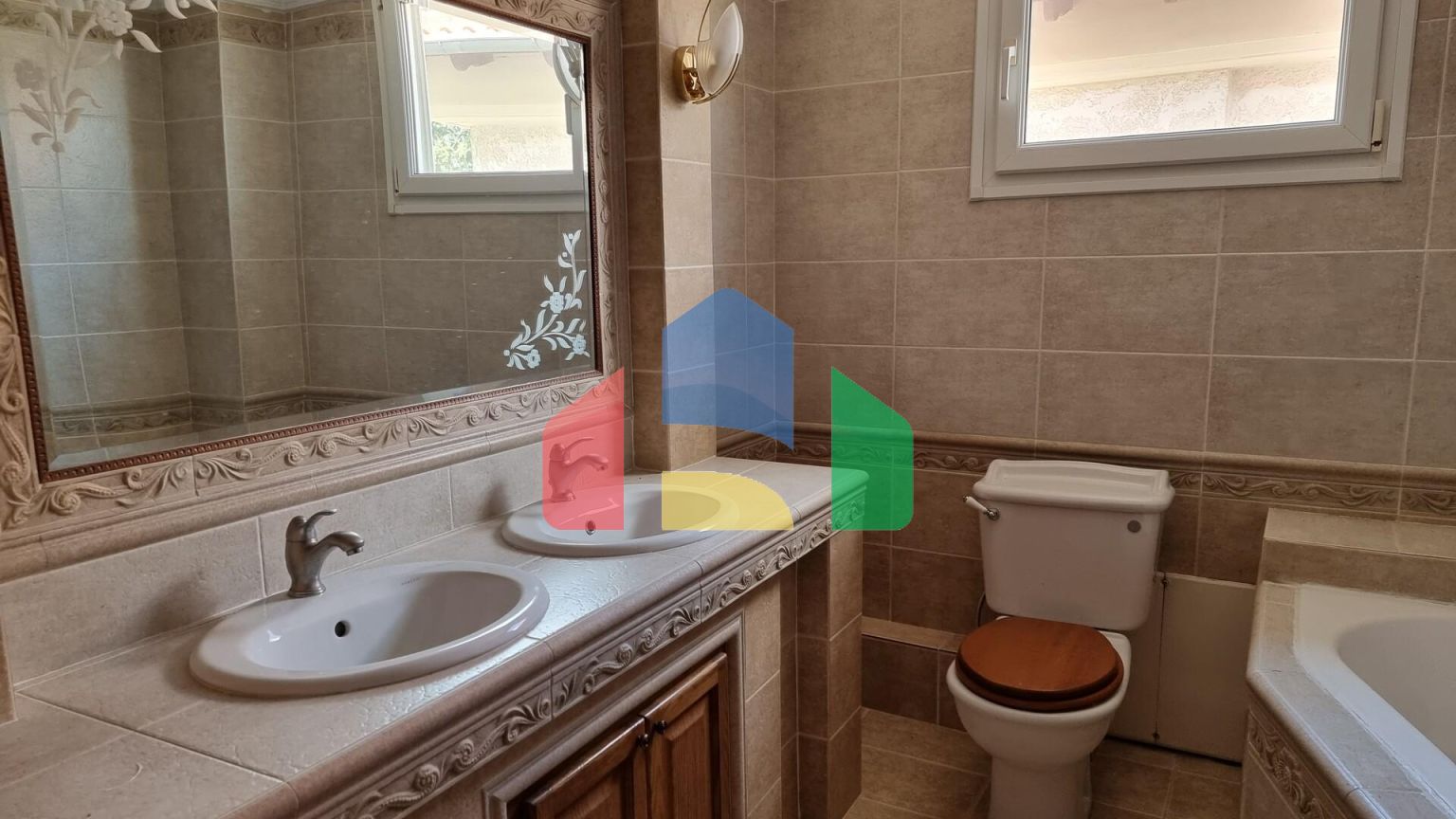 Продажа - Таунхаус 271 m² в пригороде Салоник