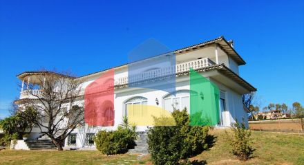 For Sale - Villa 500 m² in the suburbs of Thessaloniki