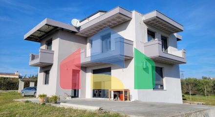 Продаж - Вілла 240 m² в передмісті Салонік
