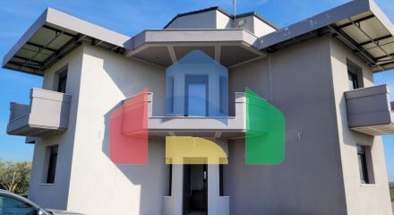 Продаж - Вілла 240 m² в передмісті Салонік