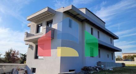 Продаж - Вілла 240 m² в передмісті Салонік