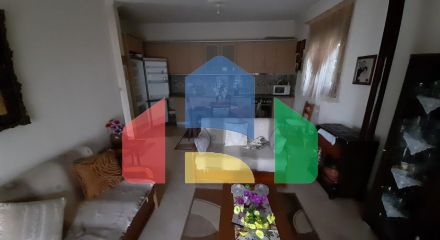 Продаж - Будівля 270 m² в передмісті Салонік