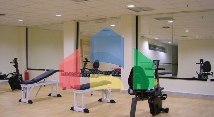 Продажа - Здание 1600 m² в пригороде Салоник