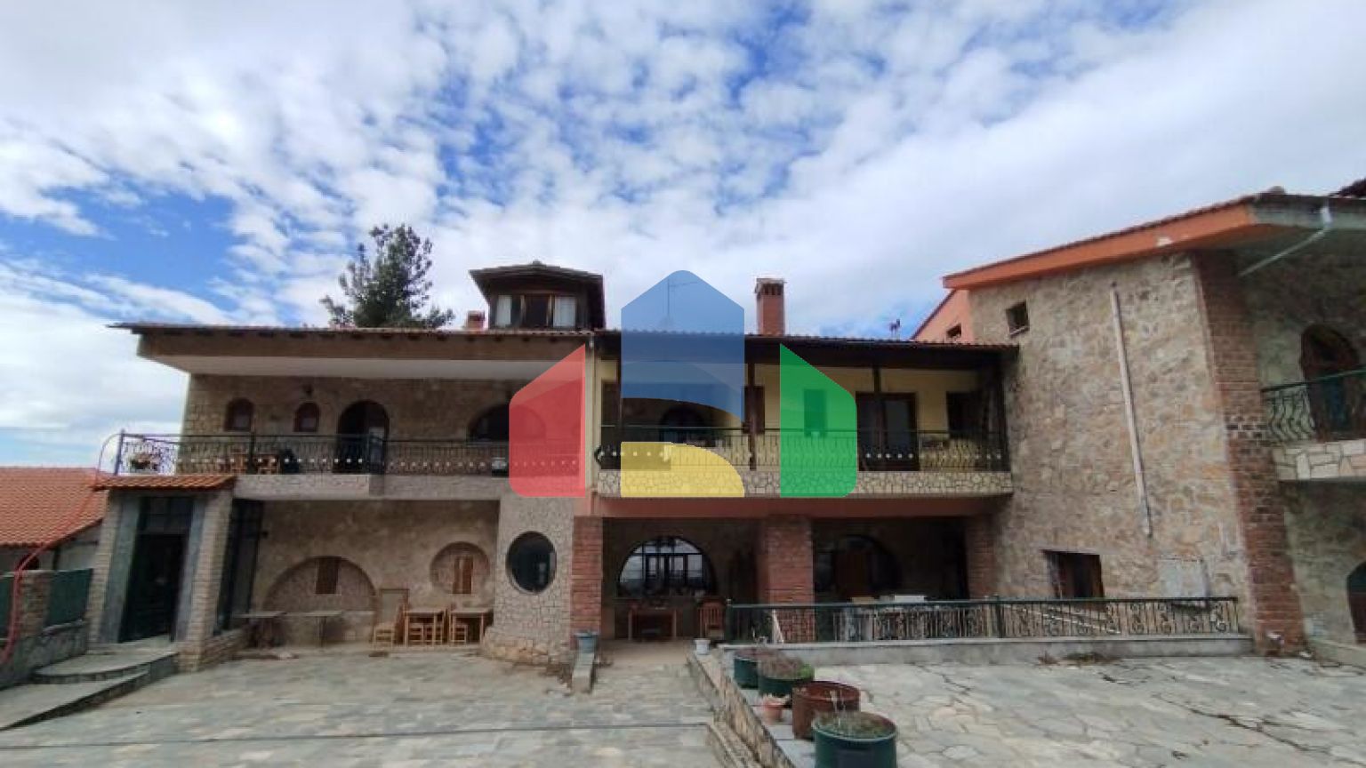 Продаж - Готель 1460 m² в передмісті Салонік