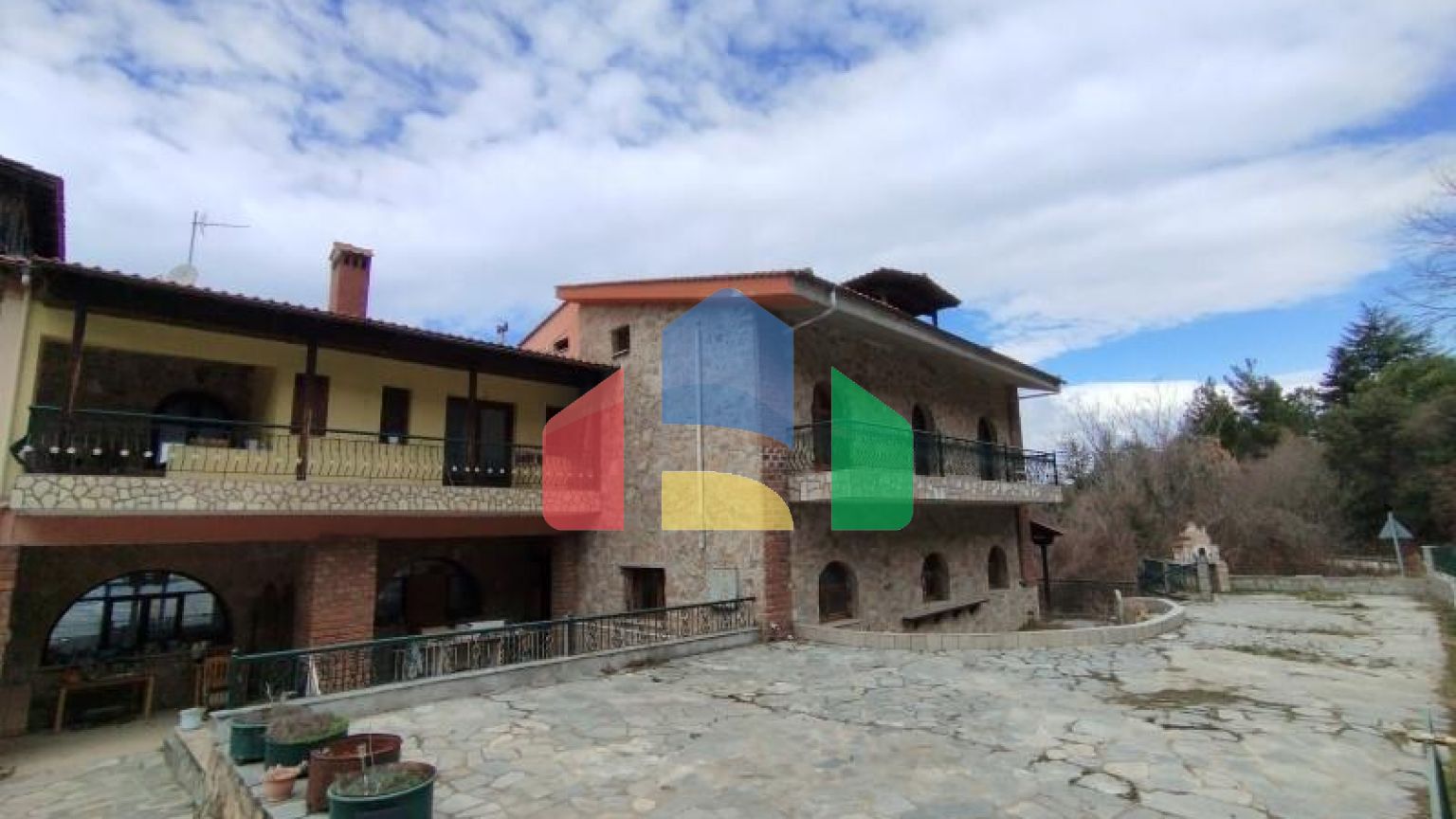 Продаж - Готель 1460 m² в передмісті Салонік