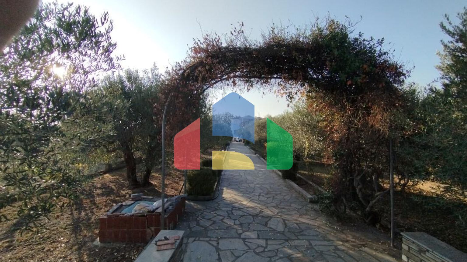 Продаж - Котедж 300 m² в передмісті Салонік