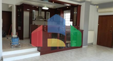 Продаж - Котедж 305 m² в передмісті Салонік
